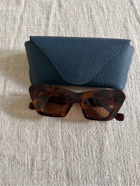 Loewe Tortoiseshell Rectangular Cat-Eye Sunglasses - Brown main image 4
